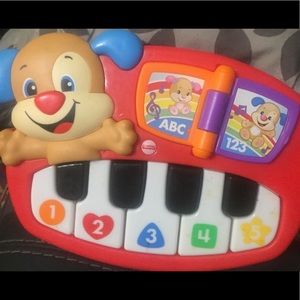 Kid learning abc’s 123’s and plays piano